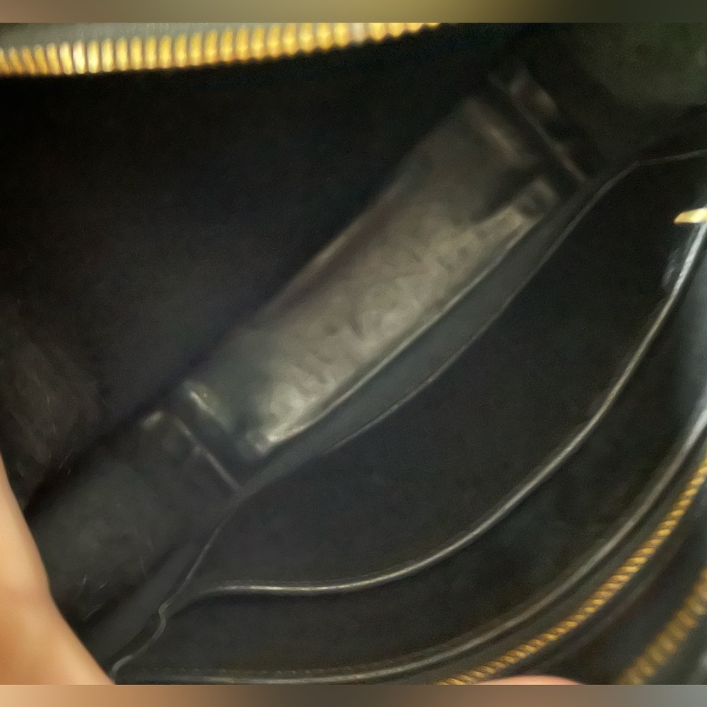 Vintage Coach Legacy zip bag in black leather, gold antique tone hardware, feet. - Picture 11 of 11